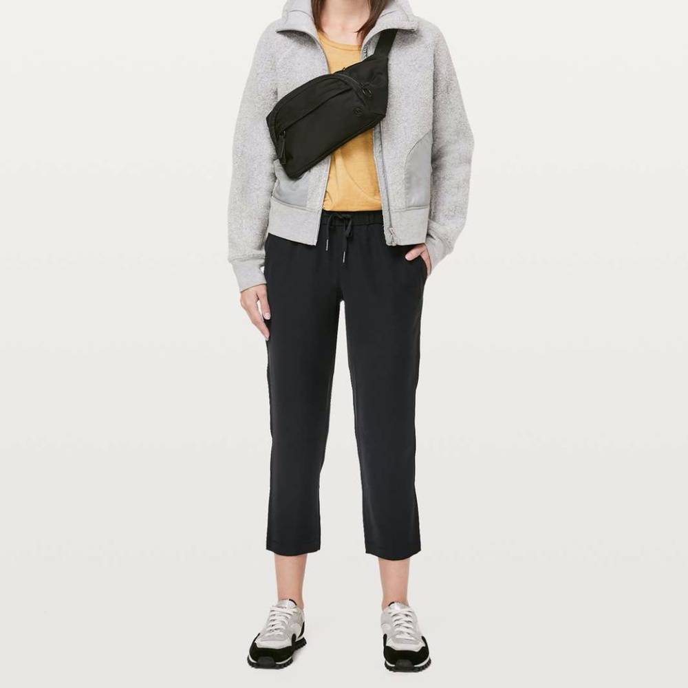 Lululemon On The Fly Crop *Woven 23" Black - Size 2